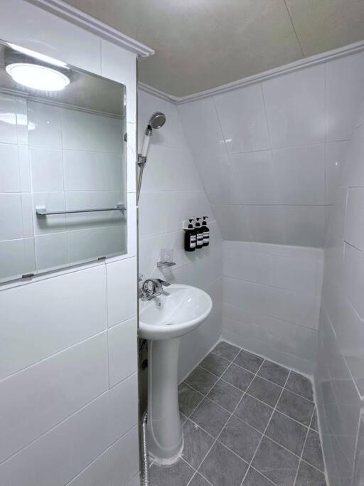 Central, Dongdaemun, 1min To Sindang Station, 1km To Ddp Seoul